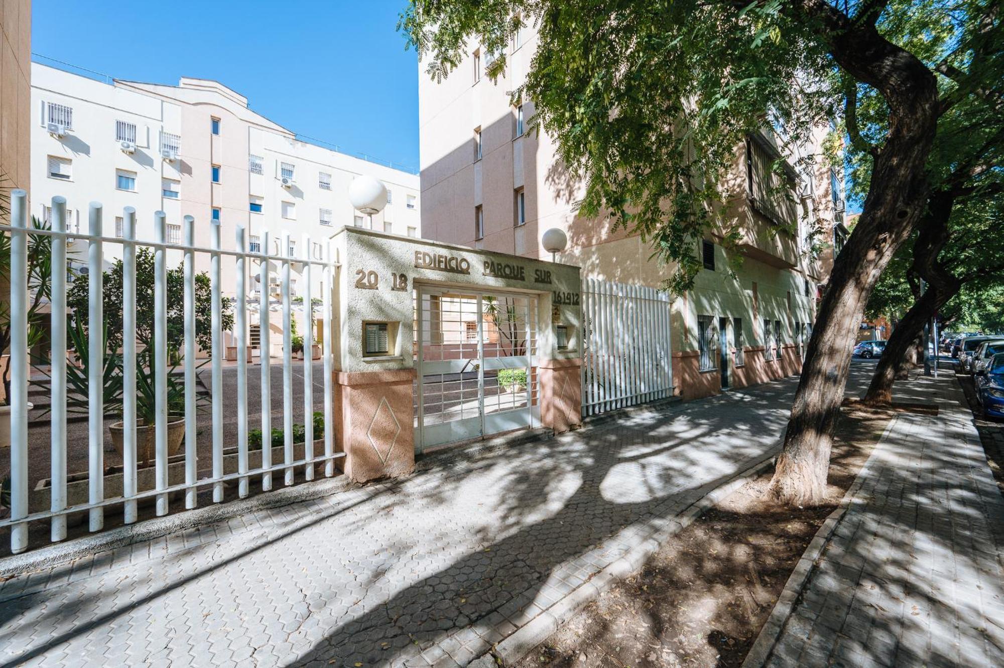 Piso Familiar Virgen Del Rocio Apartment Seville Exterior photo